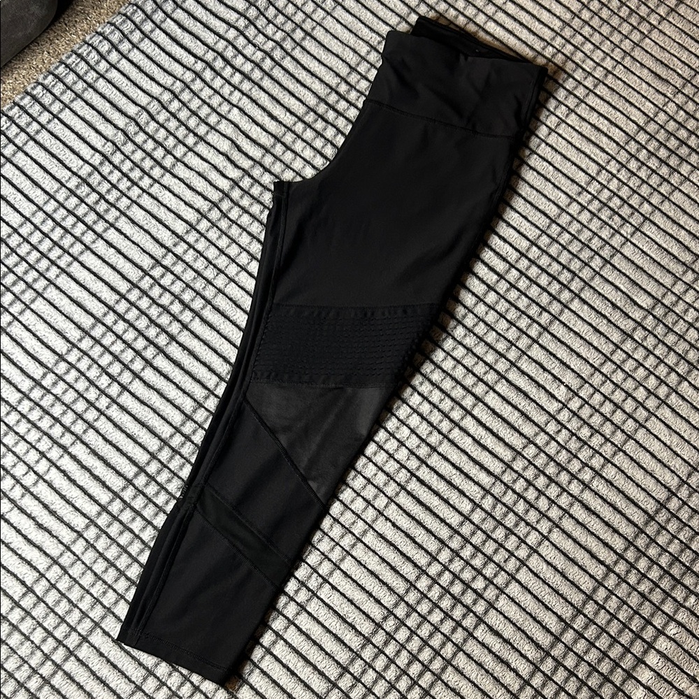 New Women’s Leggings with Texture Details (L)